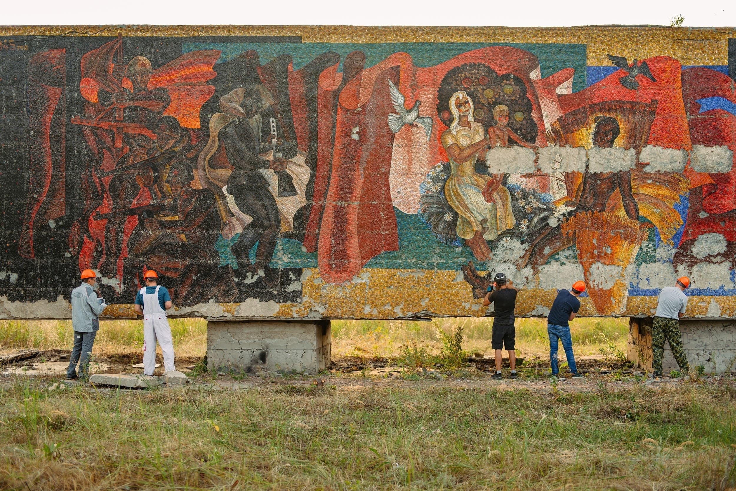 Стела-панно «Радость труда», Тольятти