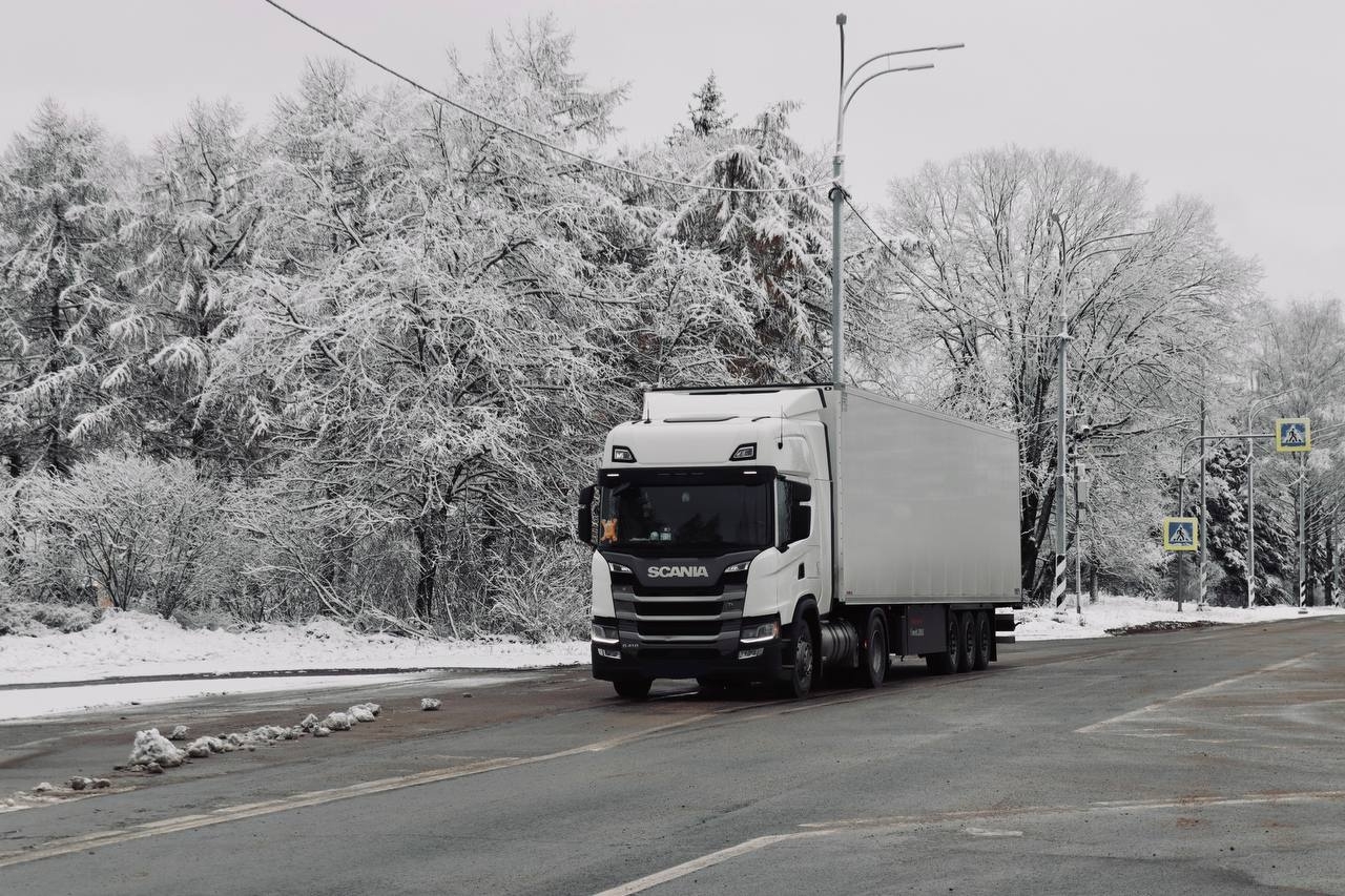 Яна работает на тягаче Scania